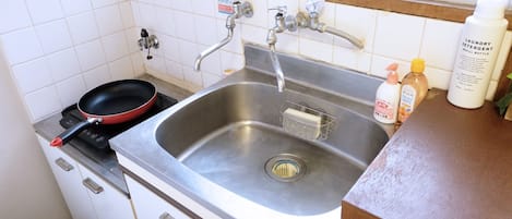 Fridge, microwave, stovetop, cookware/dishes/utensils
