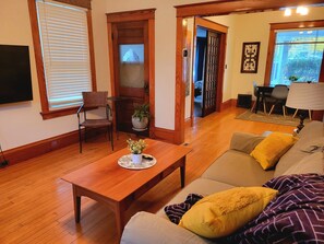 Living area - Hart House // One Bed, 1 Ba, St Mary's Mayo Clinic from the Front Porch (Rochester)