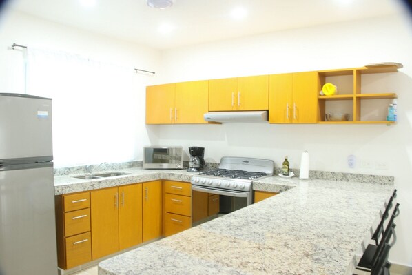 Apartment | Private kitchen | Full-size fridge, microwave, griddle, cookware/dishes/utensils - Casa Sarita (Puerto Morelos)