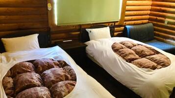 1 bedroom, desk, free WiFi, bed sheets