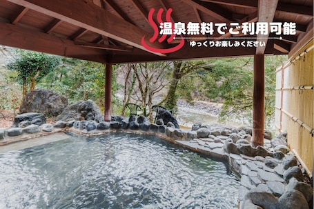 Pool. Yamabuki Fusion of outdoor and healing hot spri / Haibaragun Shizuoka