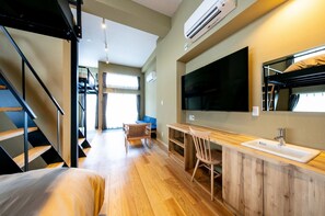 1 habitación, escritorio, tabla de planchar con plancha y wifi gratis 