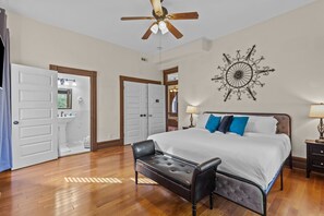 4 bedrooms, individually decorated, individually furnished, bed sheets - The Marquis Manor | JZ Vacation Rentals (St. Louis)