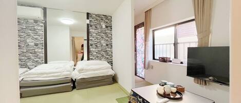2 bedrooms, desk, free WiFi, bed sheets