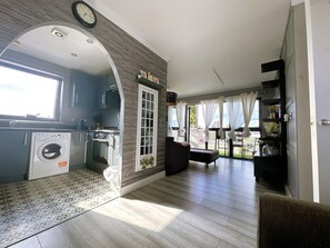 Interior - Luxury 2 BR Flat in Canary Wharf
(London)