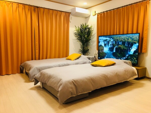 4 bedrooms, desk, free WiFi, bed sheets