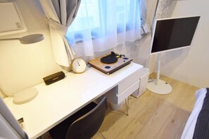 1 habitación, escritorio, tabla de planchar con plancha y wifi gratis 