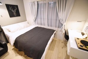 1 habitación, escritorio, tabla de planchar con plancha y wifi gratis 