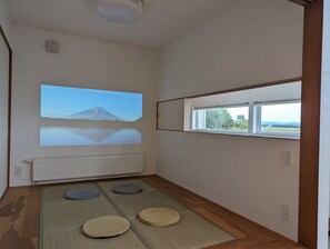Interior - Villa with glass atrium living room / Yubari-gun Hokkaidō (Yubari-gun)