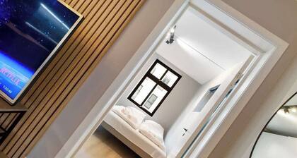 New Apt with heated flooring, fast WI-FI - smart-TV!