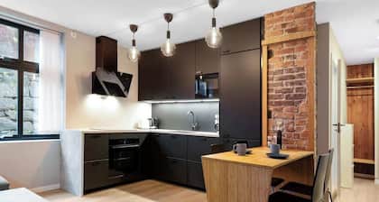 New Apt with heated flooring, fast WI-FI - smart-TV!