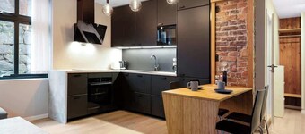 New Apt with heated flooring, fast WI-FI - smart-TV!