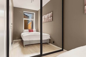 2 bedrooms, travel cot, WiFi, bed sheets