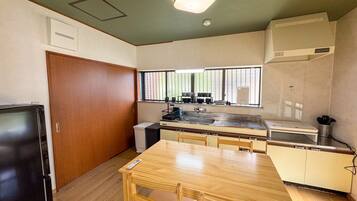 Fridge, microwave, stovetop, cookware/dishes/utensils