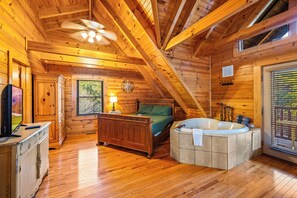 2 makuuhuonetta, silitysrauta/-lauta, vauvan matkasänky, ilmainen Wi-Fi