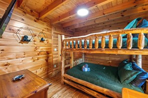 2 bedrooms, iron/ironing board, travel cot, free WiFi