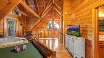 2 bedrooms, iron/ironing board, travel cot, free WiFi