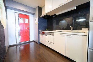 Fridge, microwave, stovetop, cookware/dishes/utensils