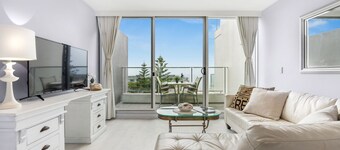 Belle Escapes - Bay View Lookout