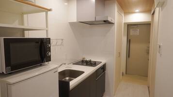 Fridge, microwave, stovetop, cookware/dishes/utensils