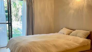 3 bedrooms, desk, iron/ironing board, free WiFi