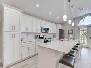 Fridge, microwave, oven, stovetop - Island Oasis Steps From the Sugar Sand Beach (Fort Myers Beach)