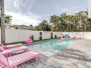 Pool - Island Paradise Walk to the Beach-Heated Pool (Fort Myers Beach)