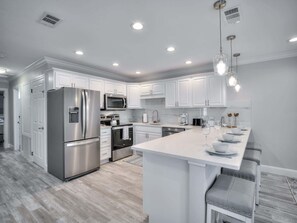 Fridge, microwave, oven, stovetop - Island Escape Steps to the Sand (Fort Myers Beach)