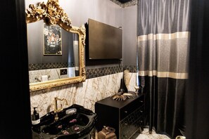 Shower, free toiletries, hair dryer, bathrobes - Dubai RC luxury (Reggio Calabria)