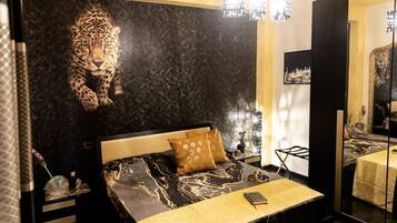 2 bedrooms, in-room safe, desk, iron/ironing board