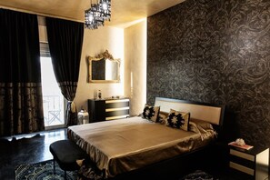 2 chambres, coffre-fort, bureau, fer et planche à repasser