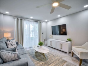 テレビ、テーブルサッカー台