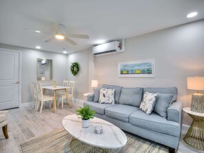 テレビ、テーブルサッカー台