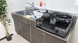 Fridge, microwave, stovetop, cookware/dishes/utensils