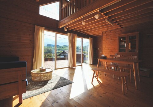 The sun sets and rises again is a rental inn w / Nirasaki Yamanashi