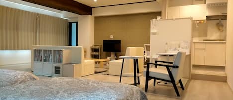1 bedroom, desk, free WiFi, bed sheets