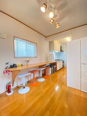 Fridge, microwave, stovetop, cookware/dishes/utensils