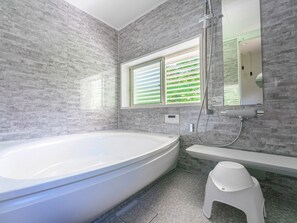 Hair dryer, towels, soap - House surrounded by trees with a dog run / Kamogun Shizuoka (Kamogun)