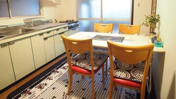 Fridge, microwave, stovetop, cookware/dishes/utensils