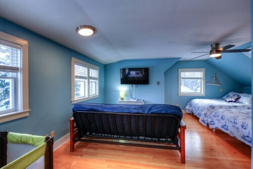 Pet Friendly 3BR Home in SWH [Acadia Island House]