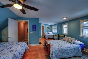 3 slaapkamers, een strijkplank/strijkijzer, reisbedje, wifi