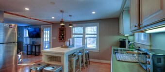 Pet Friendly 3BR Home in SWH [Acadia Island House]