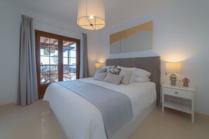 4 slaapkamers, een strijkplank/strijkijzer, gratis wifi, beddengoed