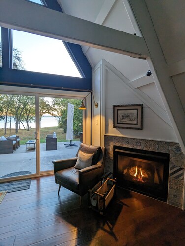 End of Year Specials- Be Lakefront for the Holidays!