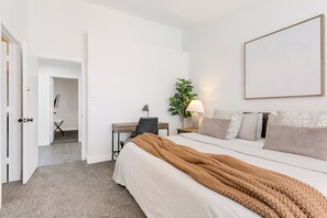 4 Schlafzimmer, Schreibtisch, Bügeleisen/Bügelbrett, kostenloses WLAN