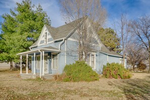 Exterior - < 1 Mi to Vineyard: Historic Farnam Home! (Farnam)