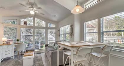 4 miles from Disney 5 Star RV Resort! Locations Location !The Hidden Gem Cottage