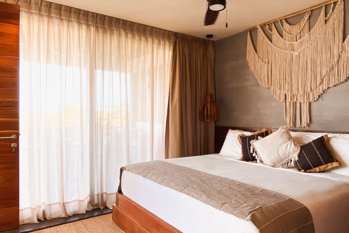 Egyptian cotton sheets, premium bedding, down duvets, iron/ironing board