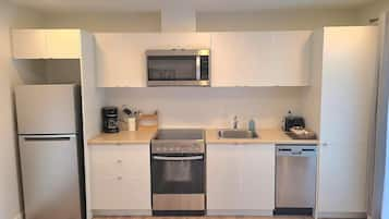 Grand Studio | Private kitchen | Full-sized fridge, microwave, oven, dishwasher