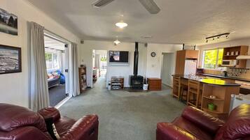 Televisie en een open haard